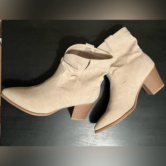 Time and Tru Cream Colored Booties - Picture 14 of 14